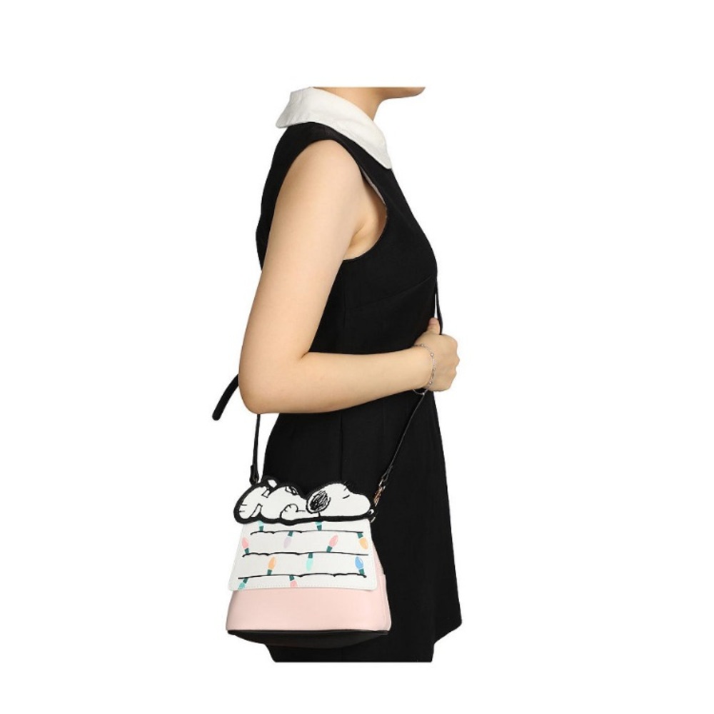 Snoopy Christmas Dog House Pink. Dome Crossbody Bag